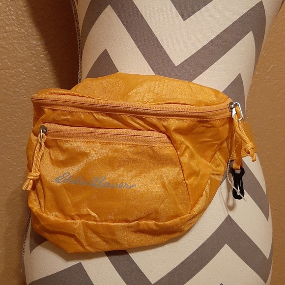 Eddie Bauer Accessories - Eddie Bauer Fannypack